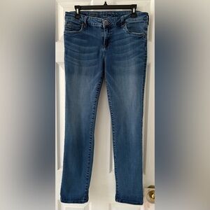 Kut from the Kloth Women's Straight Leg Jeans in Blue